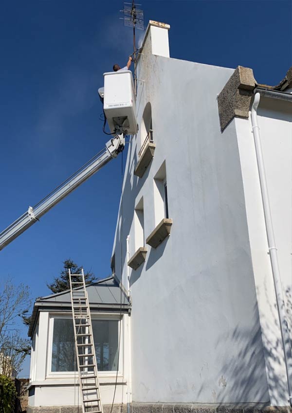 FOURN HABITAT : Artisan couvreur à Ergué-Gabéric, Quimper dans le Finistère (29) : Travaux de couverture & zinguerie. Nettoyage & hydrofuge toit. Etanchéité toit plat terrasse, isolation toiture. Nettoyage par bio vapeur et ravalement peinture façade. Nettoyage des extérieurs